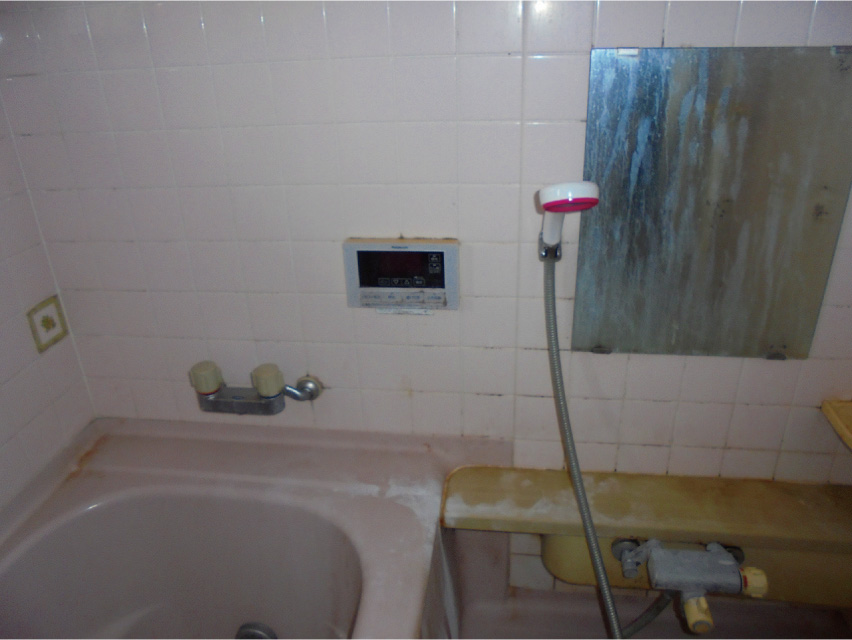 寒かった浴室などをリフォーム、掃除もしやすく快適にのリフォーム前画像